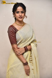 telugu actress Vaishnavi Chaitanya beautiful in a white saree