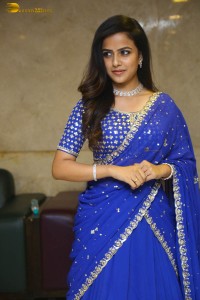actress vaishnavi chaitanya ravishing looks in a blue saree