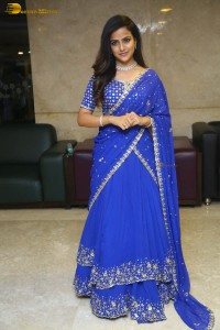 actress vaishnavi chaitanya ravishing looks in a blue saree