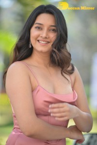 Actress Vaishnavi Patwardhan photoshoot in a Pink Dress
