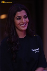 Indian actress varalaxmi sarathkumar in black t-shirt and denim jeans