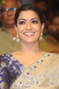 actress Varalaxmi Sarathkumar beautiful in a light yellow saree