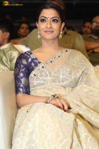 actress Varalaxmi Sarathkumar beautiful in a light yellow saree