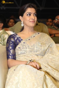 actress Varalaxmi Sarathkumar beautiful in a light yellow saree