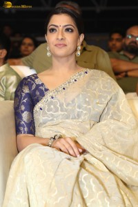 actress Varalaxmi Sarathkumar beautiful in a light yellow saree