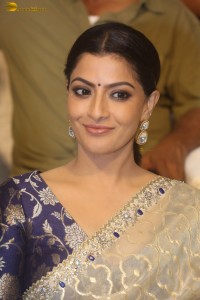 actress Varalaxmi Sarathkumar beautiful in a light yellow saree