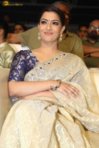 actress Varalaxmi Sarathkumar beautiful in a light yellow saree