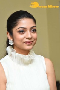 Telugu Heroine Varsha Bollamma Photoshoot