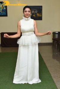 Telugu Heroine Varsha Bollamma Photoshoot