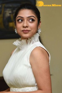 Telugu Heroine Varsha Bollamma Photoshoot