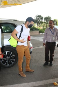 Actor Varun Dhawan spotted with his wife Natasha Dalal at Mumbai Airport