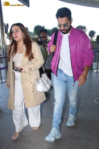 Actor Varun Dhawan was spotted with his wife Natasha at the Mumbai Airport on December 28, 2023