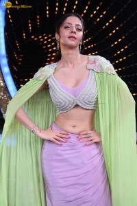 actress Vedhika gorgeous in a pink dress