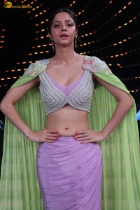 actress Vedhika gorgeous in a pink dress