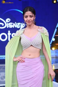 actress Vedhika gorgeous in a pink dress