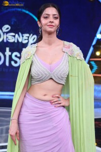 actress Vedhika gorgeous in a pink dress