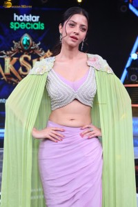 actress Vedhika gorgeous in a pink dress