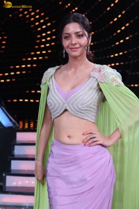 actress Vedhika gorgeous in a pink dress