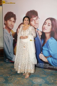 bollywood actress Vidya Balan pretty in white salwar dress