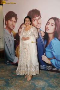 bollywood actress Vidya Balan pretty in white salwar dress