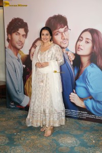 bollywood actress Vidya Balan pretty in white salwar dress