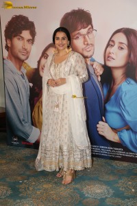 bollywood actress Vidya Balan pretty in white salwar dress