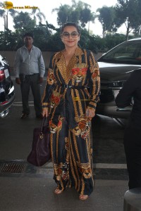 actress vidya balan spotted at mumbai airport