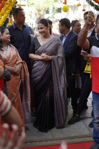 Vidya Balan launches Senco gold and diamonds store in mumbai