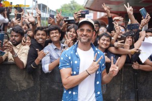 Hrithik Roshan gives dance performance at Alcoholia song launch from the film Vikram Vedha