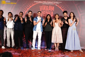 Hrithik Roshan gives dance performance at Alcoholia song launch from the film Vikram Vedha