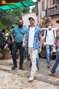 Hrithik Roshan gives dance performance at Alcoholia song launch from the film Vikram Vedha