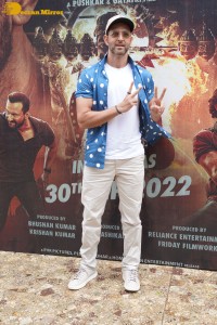 Hrithik Roshan gives dance performance at Alcoholia song launch from the film Vikram Vedha