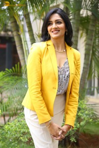 indian actress vimala raman hot photoshoot in a yellow dress