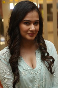 actress Virti Vaghani beautiful in a light green salwar dress