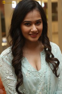 actress Virti Vaghani beautiful in a light green salwar dress