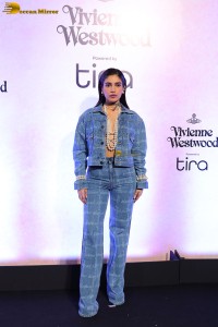 Vivienne Westwood’s Fashion Showcase attended by Kareena Kapoor, Janhvi Kapoor, Vaani Kapoor, Mira Kapoor, Disha Patani, and Manushi Chhillar