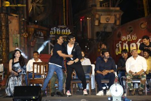 Chiranjeevi and Ravi Teja attend the Press Meet of the movie Waltair Veerayya