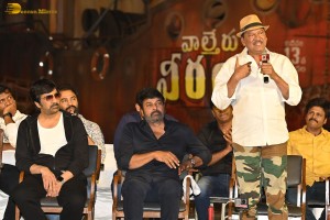 Chiranjeevi and Ravi Teja attend the Press Meet of the movie Waltair Veerayya