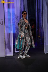 Warina Hussain ramp walk at Lakme fashion week 2022