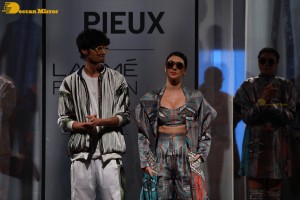 Warina Hussain ramp walk at Lakme fashion week 2022