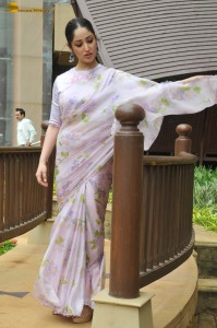Indian actress yami gautam cute photoshoot in a saree