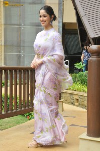 Indian actress yami gautam cute photoshoot in a saree