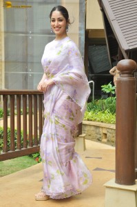 Indian actress yami gautam cute photoshoot in a saree