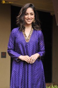 Indian actress yami gautam cute in a blue salwar dress