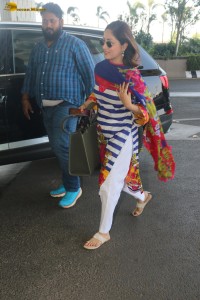 Indian actress yami gautam spotted at mumbai airport