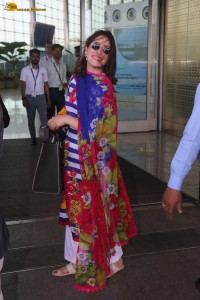 Indian actress yami gautam spotted at mumbai airport