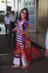 Indian actress yami gautam spotted at mumbai airport