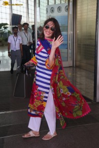 Indian actress yami gautam spotted at mumbai airport