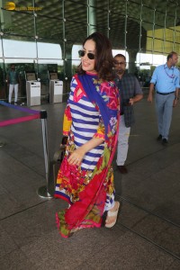 Indian actress yami gautam spotted at mumbai airport