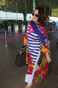 Indian actress yami gautam spotted at mumbai airport